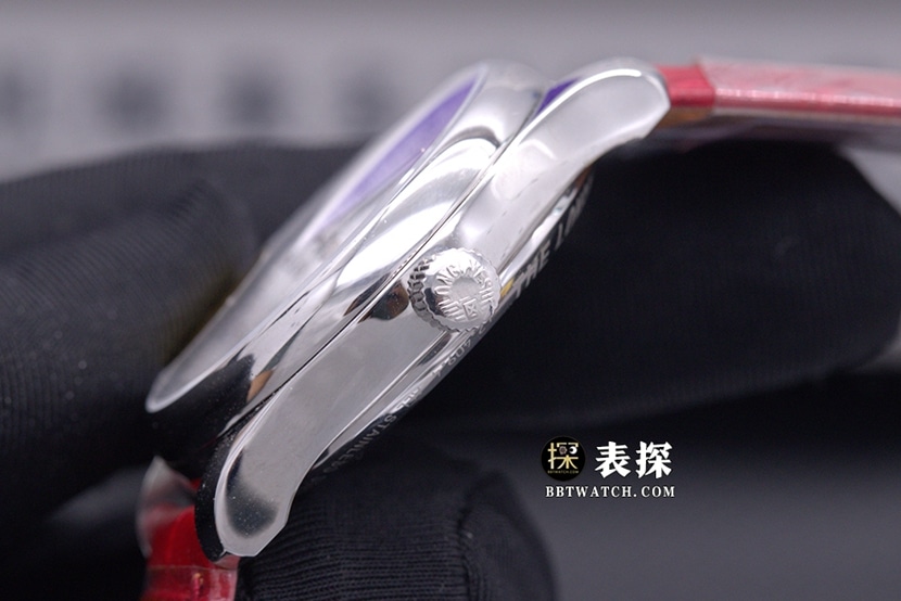 V9 Factory watchmaking traditional Longines1:1replica watch white mother-of-pearl disk moon phaseleather strap model L2.409.4.87.2side live photo