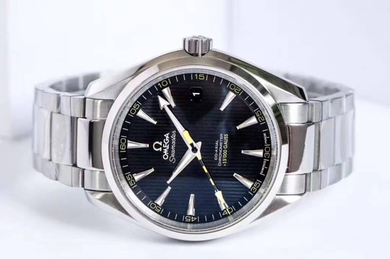 VS Omega Seamaster 150m Bumblebee 8500 Movement Real vs. Fake Comparison Review Front View