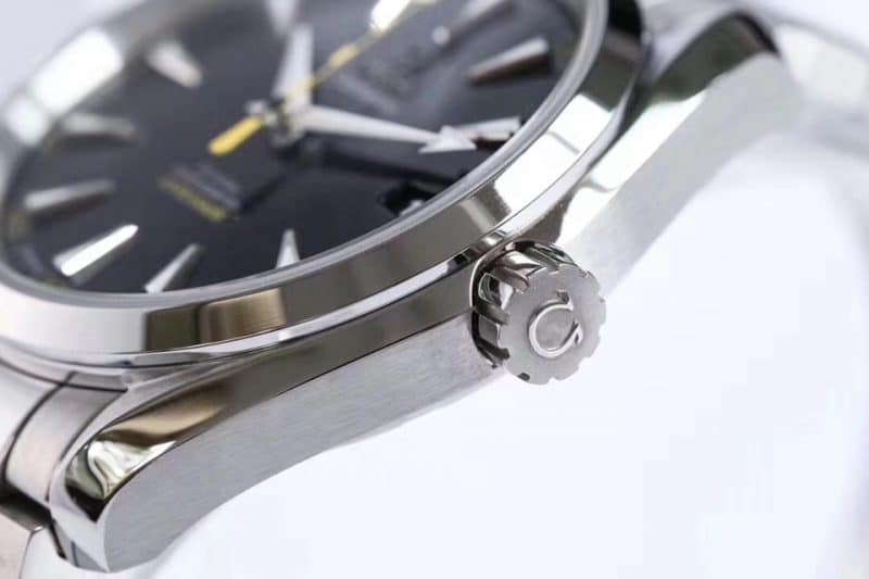 VS Omega Seamaster 150m Bumblebee 8500 Movement Authenticity Comparison Review Side View