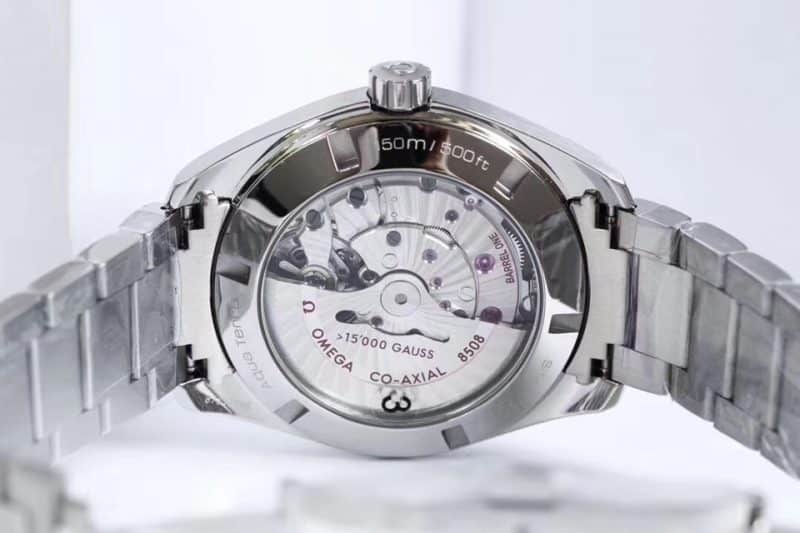 VS Omega Seamaster 150M "Bumblebee" 8500 Movement Real vs. Fake Comparison Review Movement Images