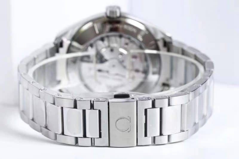 VS Omega Seamaster 150M Bumblebee 8500 Movement - Real vs. Fake Comparison Review, Deployment Clasp Photos