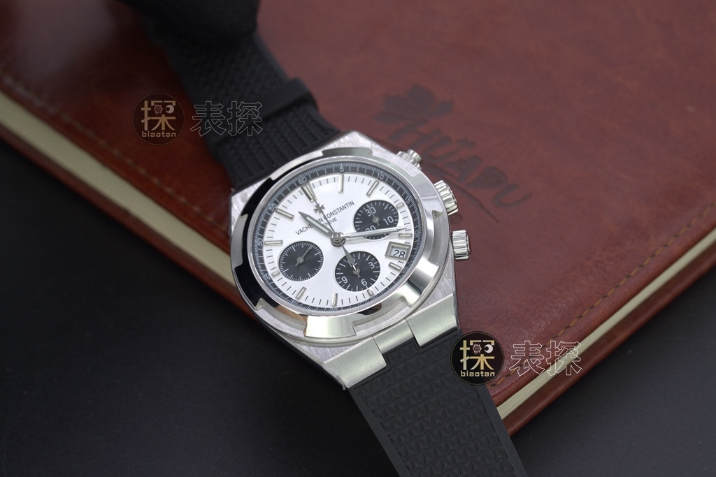8f Vacheron Constantin1:1replica watch panda eye chronographlumerubber strap front view