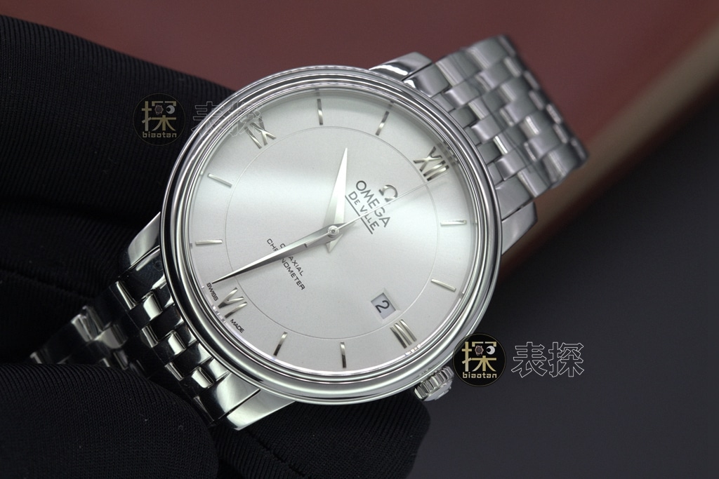 ky Diefei Omega1:1replica watch white dialsteel bracelet front view