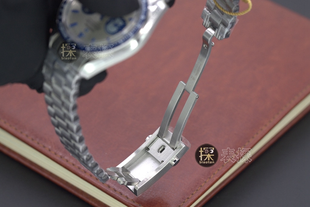 Omegatop-tier watch, OS Speedmaster watch, clasp picture