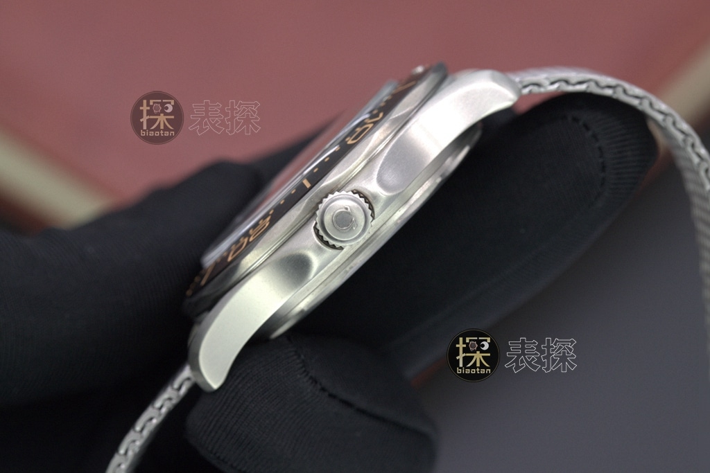 Omega1:1replica watch.vsSeamasterreplica watch,side view