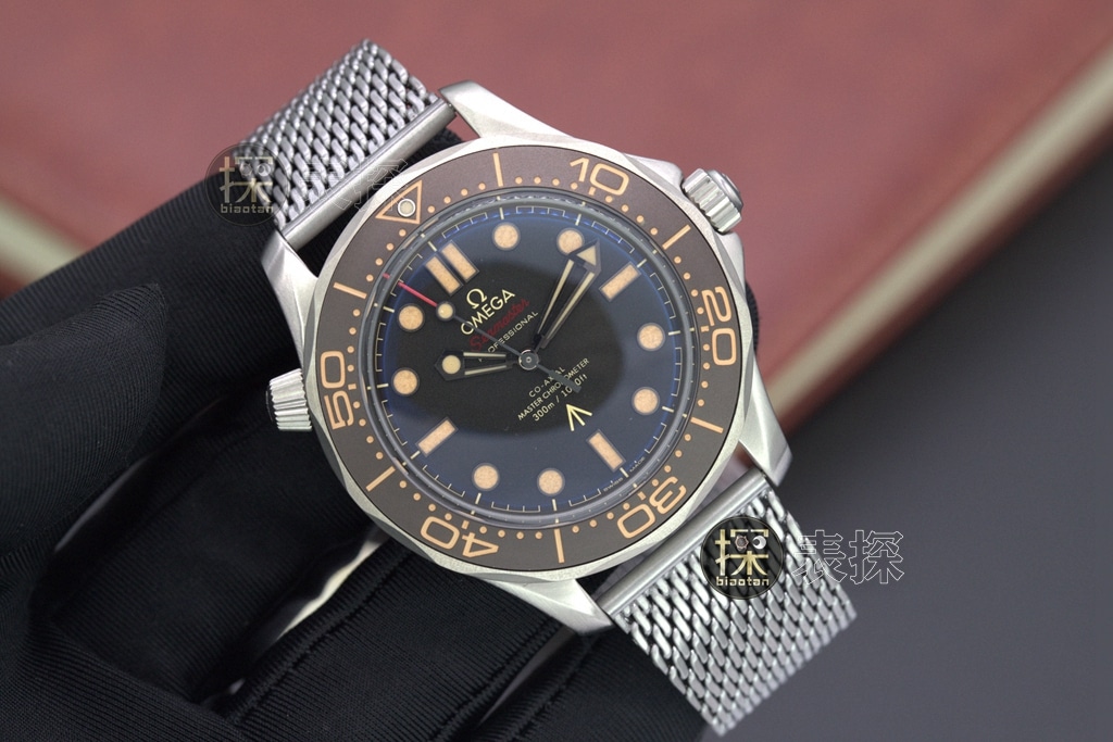 vs factory No Time to Die Omega1:1replica watch rice dumpling ring black diallumechronographsteel bracelet front view
