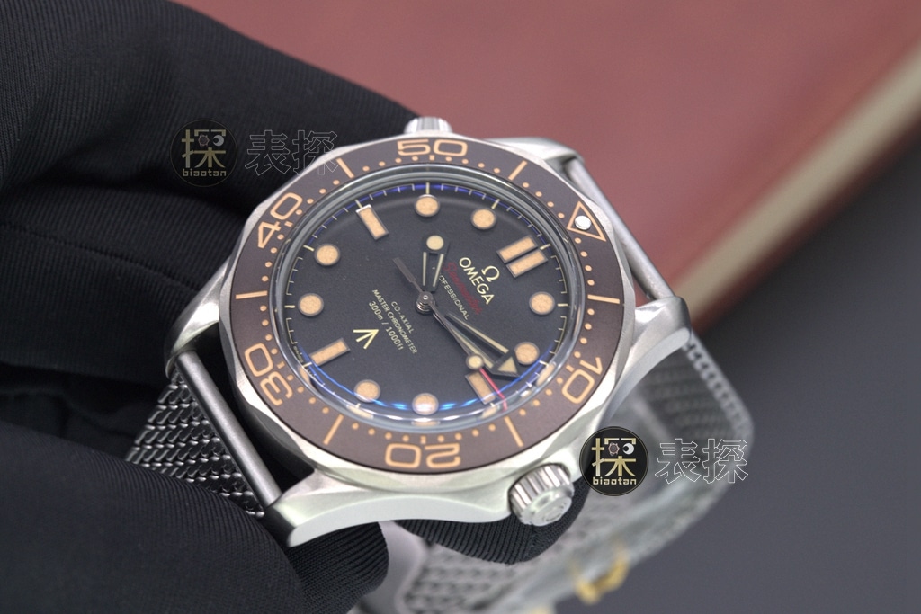 Omega1:1replica watch.vsSeamasterreplica watch,side view