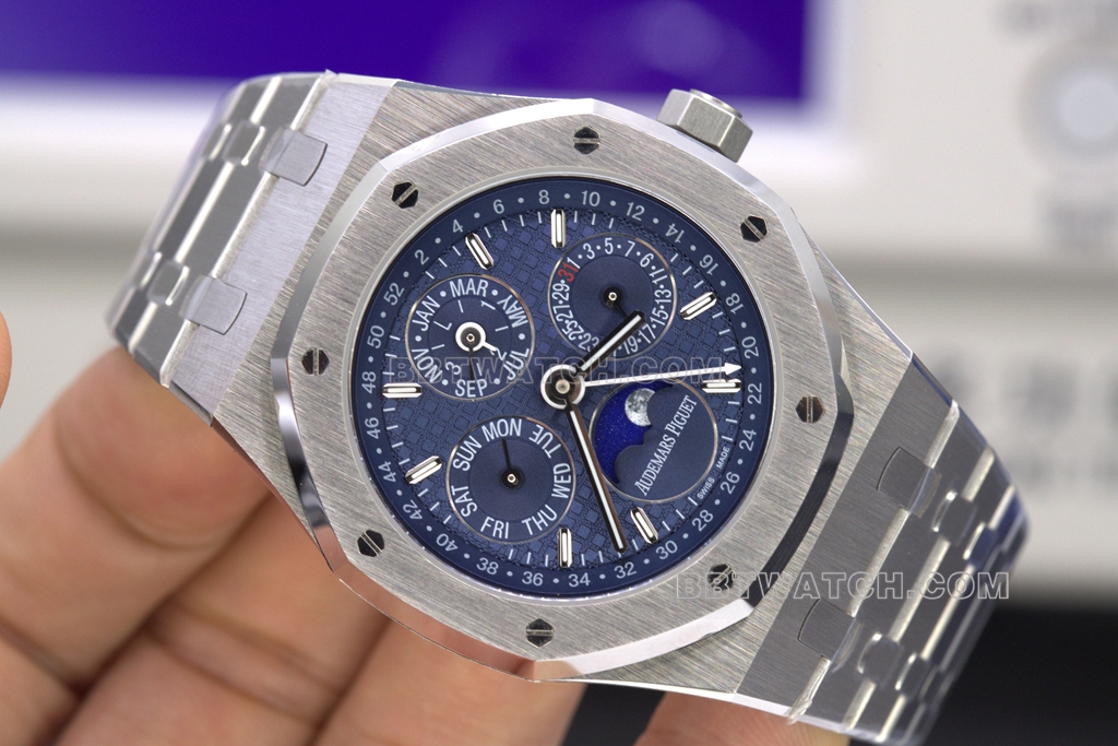Audemars Piguet Top collectible watches BBR Royal Oak 26574ST.OO.1220ST.03 Blue Plate