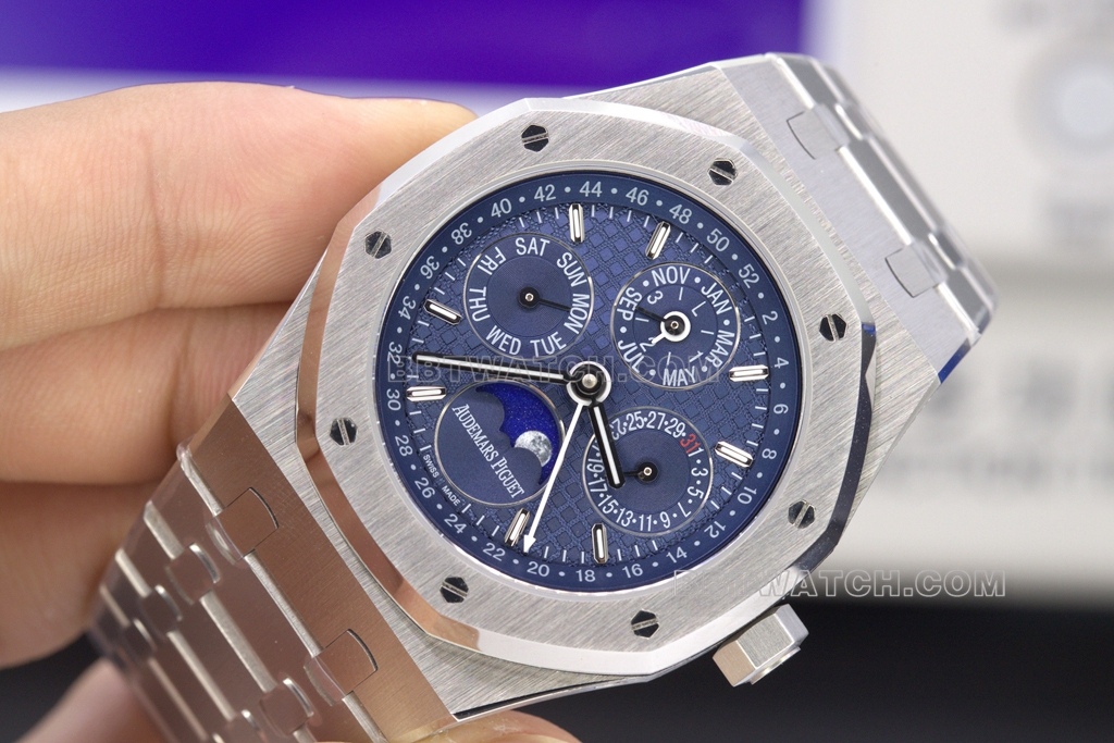 Audemars Piguet Top collectible watches BBR Royal Oak 26574ST.OO.1220ST.03 Blue Plate