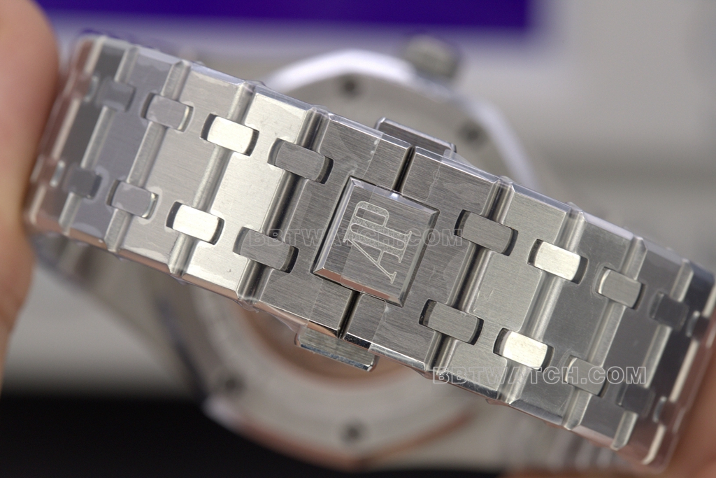 Audemars Piguettop-tier1:1replica watch BBR Royal Oak series 26574ST.OO.1220ST.03blue dialclasp