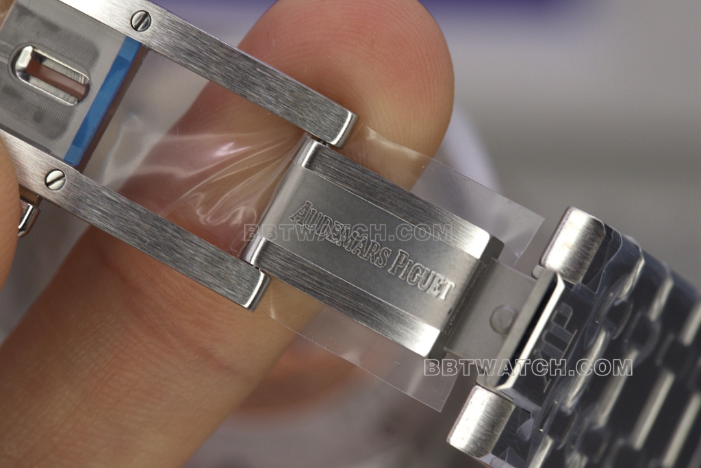 Audemars Piguettop-tier1:1replica watch BRR Royal Oak series 26574ST.OO.1220ST.03blue dialclasp details