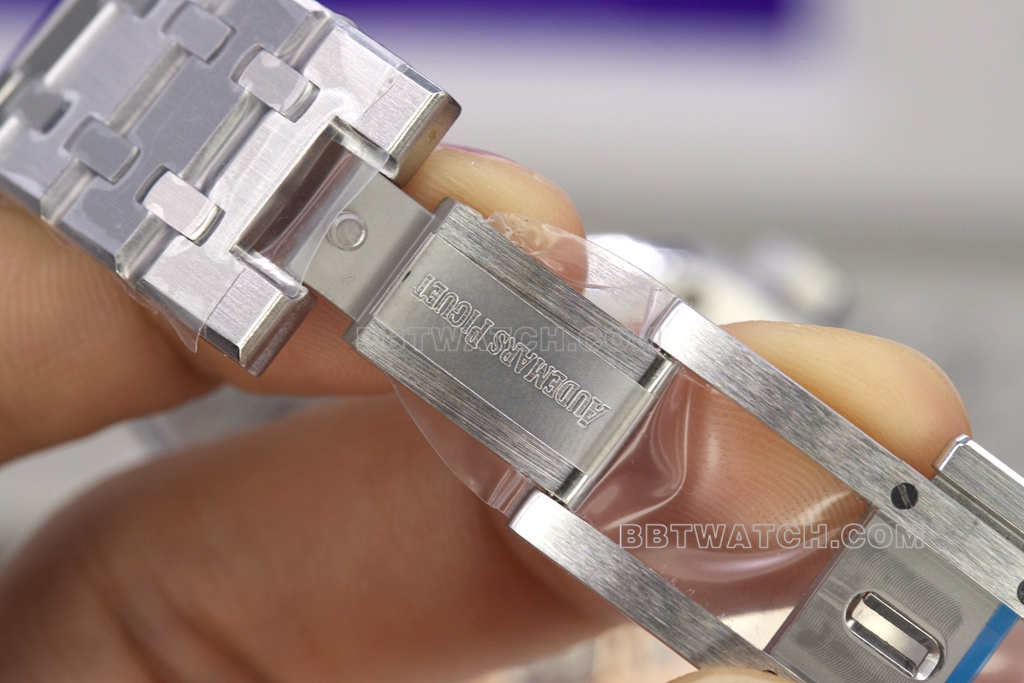 Audemars Piguettop-tier1:1replica watch BRR Royal Oak series 26574ST.OO.1220ST.03blue dialclasp details