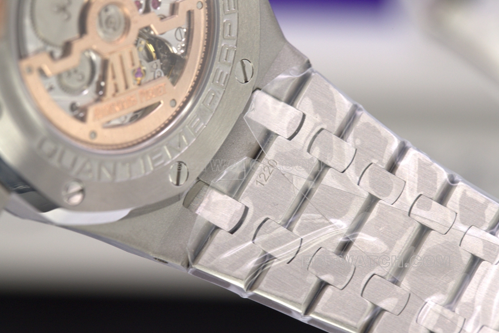 Audemars Piguettop-tier1:1replica watch BRR Royal Oak series 26574ST.OO.1220ST.03blue dialbracelet details