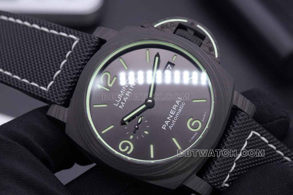 VSPAM01118Panerai1:1replica watch carbon fiber lume front view