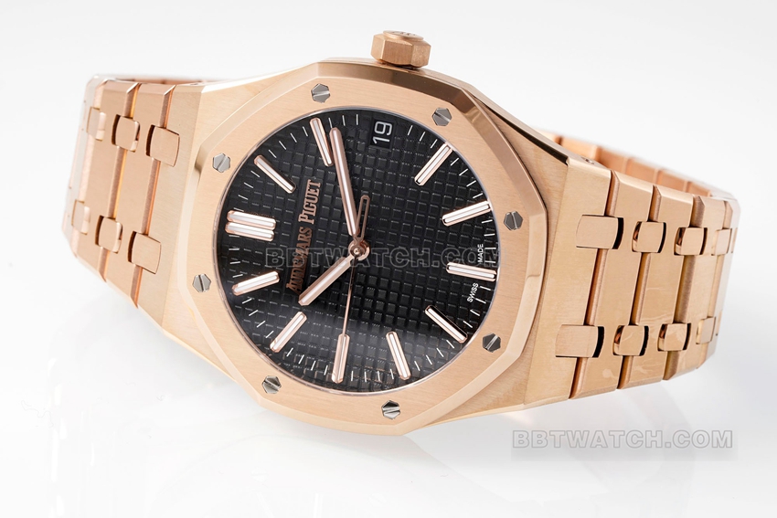 APS factory Audemars PiguetRoyal Oaksuper cloneblack dialrose goldsteel bracelet model 15510OR.OO.1320OR.04front live photo