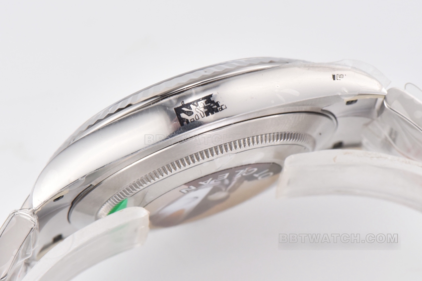C factory Rolex log top-tier replicagreen dial41mm three-grid link m126334-0027side live photo