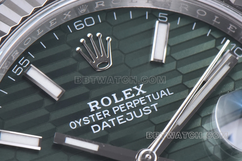 C factory Rolex log water ripple green dial five grid chain m126334-0030front live photo
