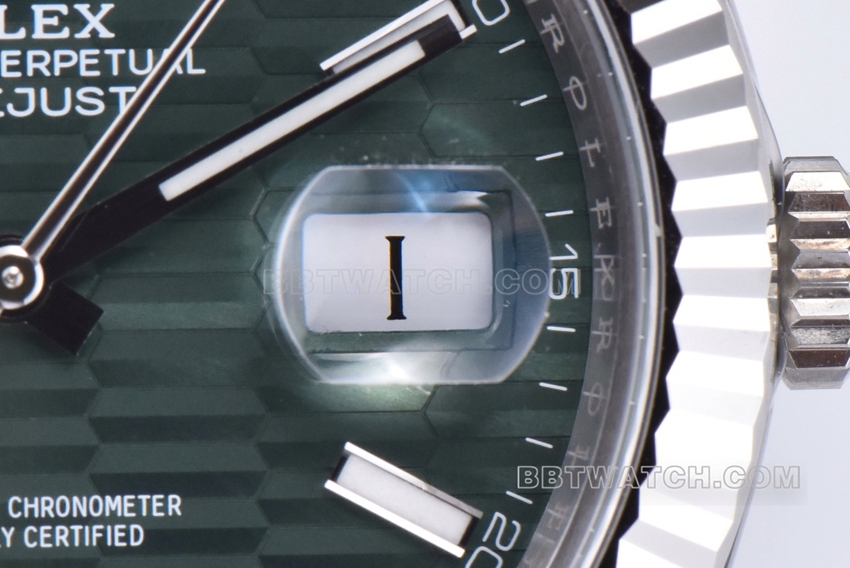 C factory Rolex log water ripple green dial five grid chain m126334-0030front live photo