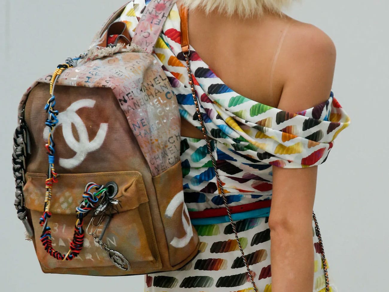 Une ode au sac à dos Graffiti de Chanel