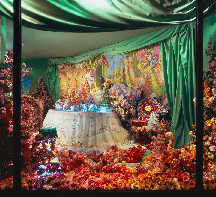 Voici : Hermès Paris dévoile sa vitrine hiver 2011