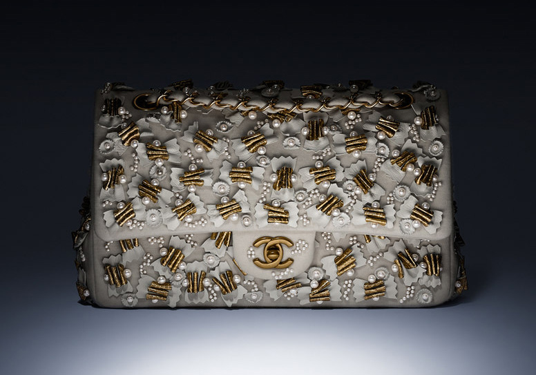 Découvrez les photos et les prix des sacs Métiers D'Art Paris In Rome 2016 de Chanel, en magasin maintenant