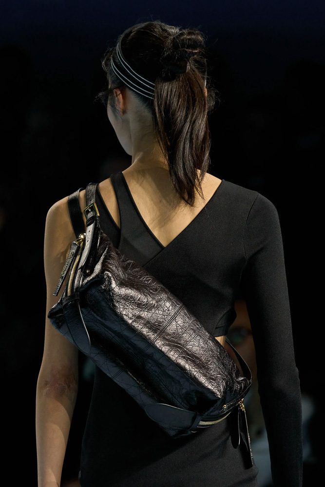 Dior Spring 2025 Runway Bags Review 25
