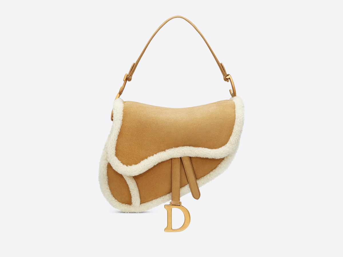 Le sac Saddle emblématique de Dior fait l’objet d’une mise à jour pour l’hiver 2020