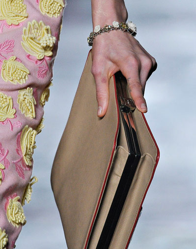 Prada 24