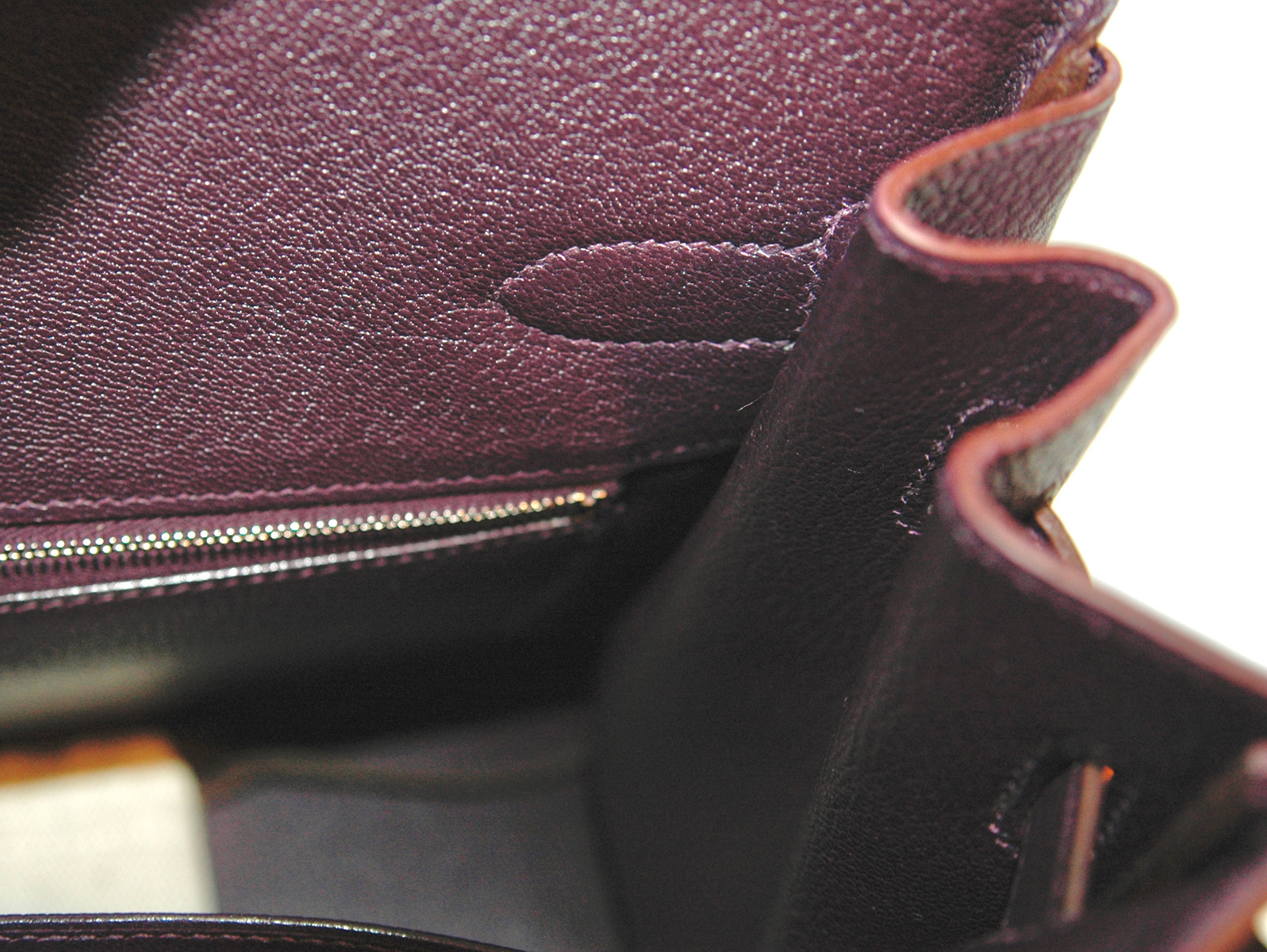 The thick edge of a 30cm Clemence Birkin.