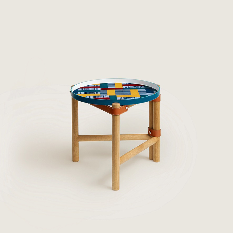 Les Trotteuses d'Hermes occasional table, large model, occasional table with a decorated porcelain tray, folding solid oak legs and bridle leather straps. Paper Block design by Gianpaolo Pagni. Measures 15.7