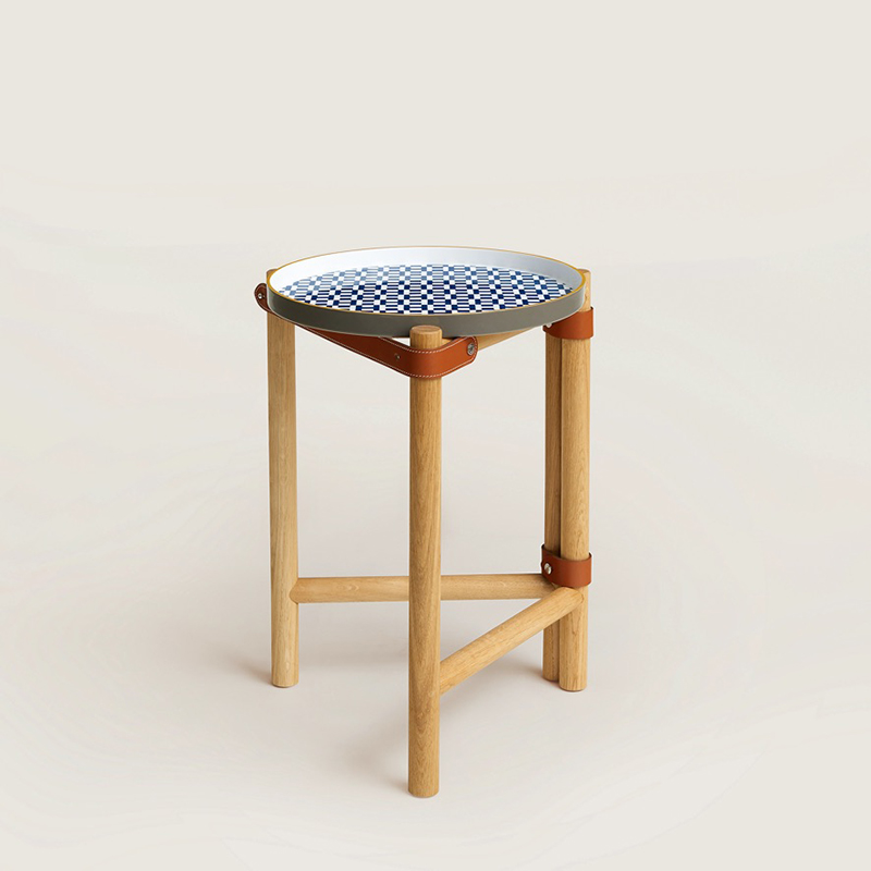 Les Trotteuses d'Hermes occasional table, small model, with a decorated porcelain tray, folding solid oak legs and bridle leather straps. H Infini design by Henri d'Origny. Measures 13.4