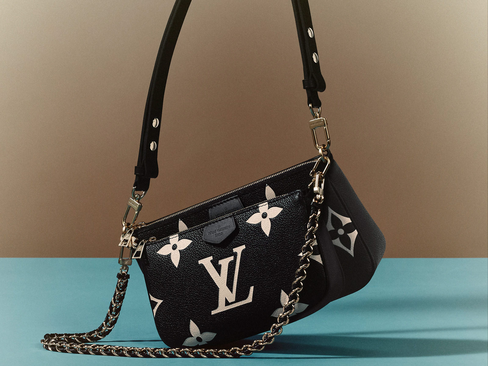 Accrochez-vous bien à vos portefeuilles, la multi-pochette de Louis Vuitton vient de faire peau neuve