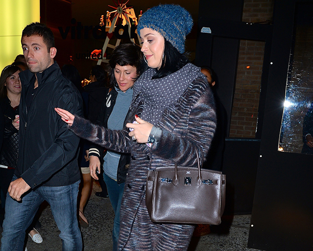 Katy Perry Carries An Hermes Birkin To Dinner