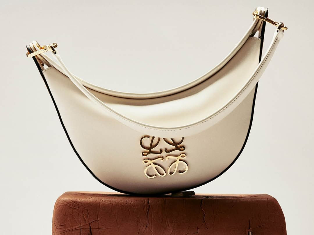 Loewe Spotlights Its Anagram Logo For Fall 2022
