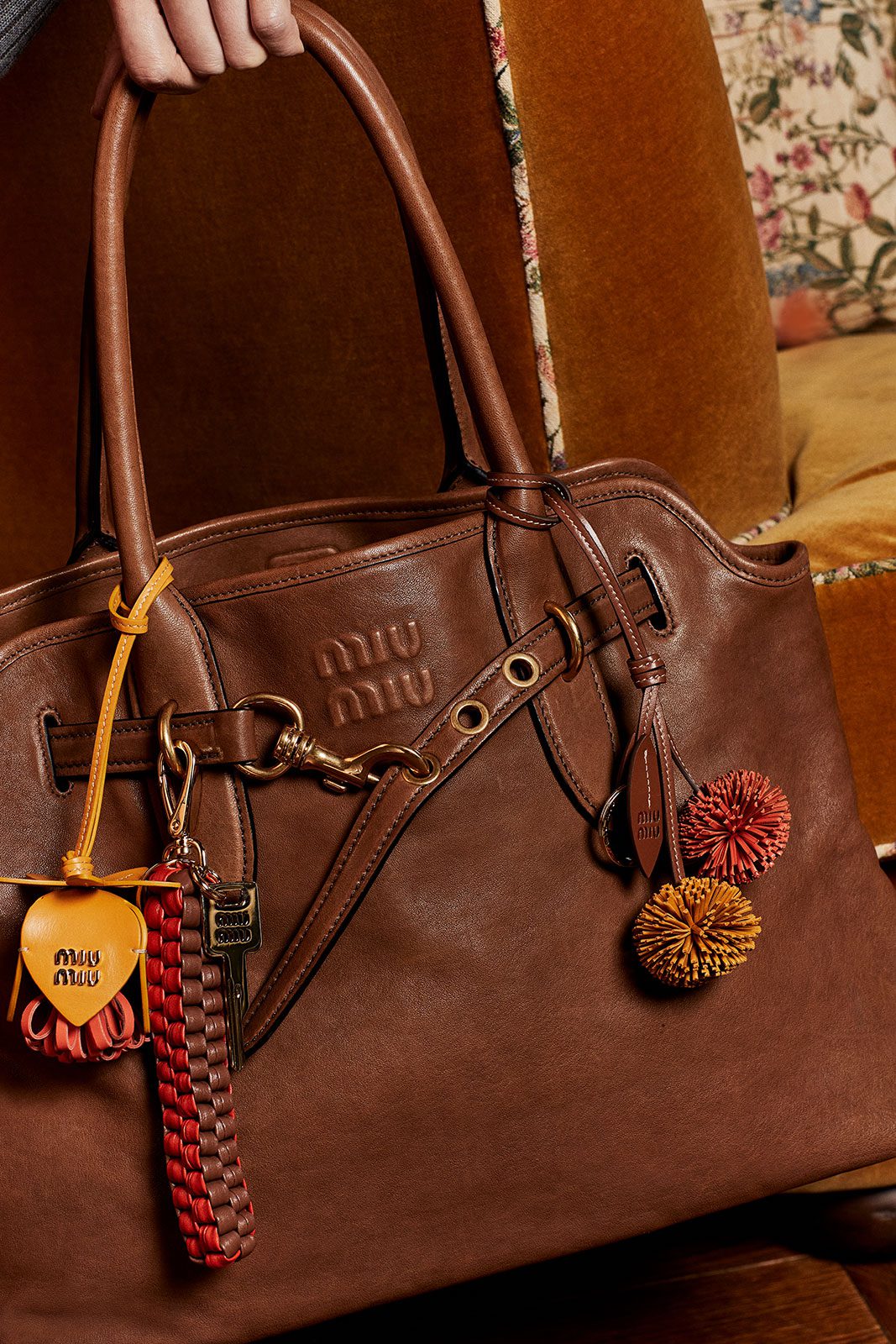 Miu Miu Aventure in Oak with Tricks