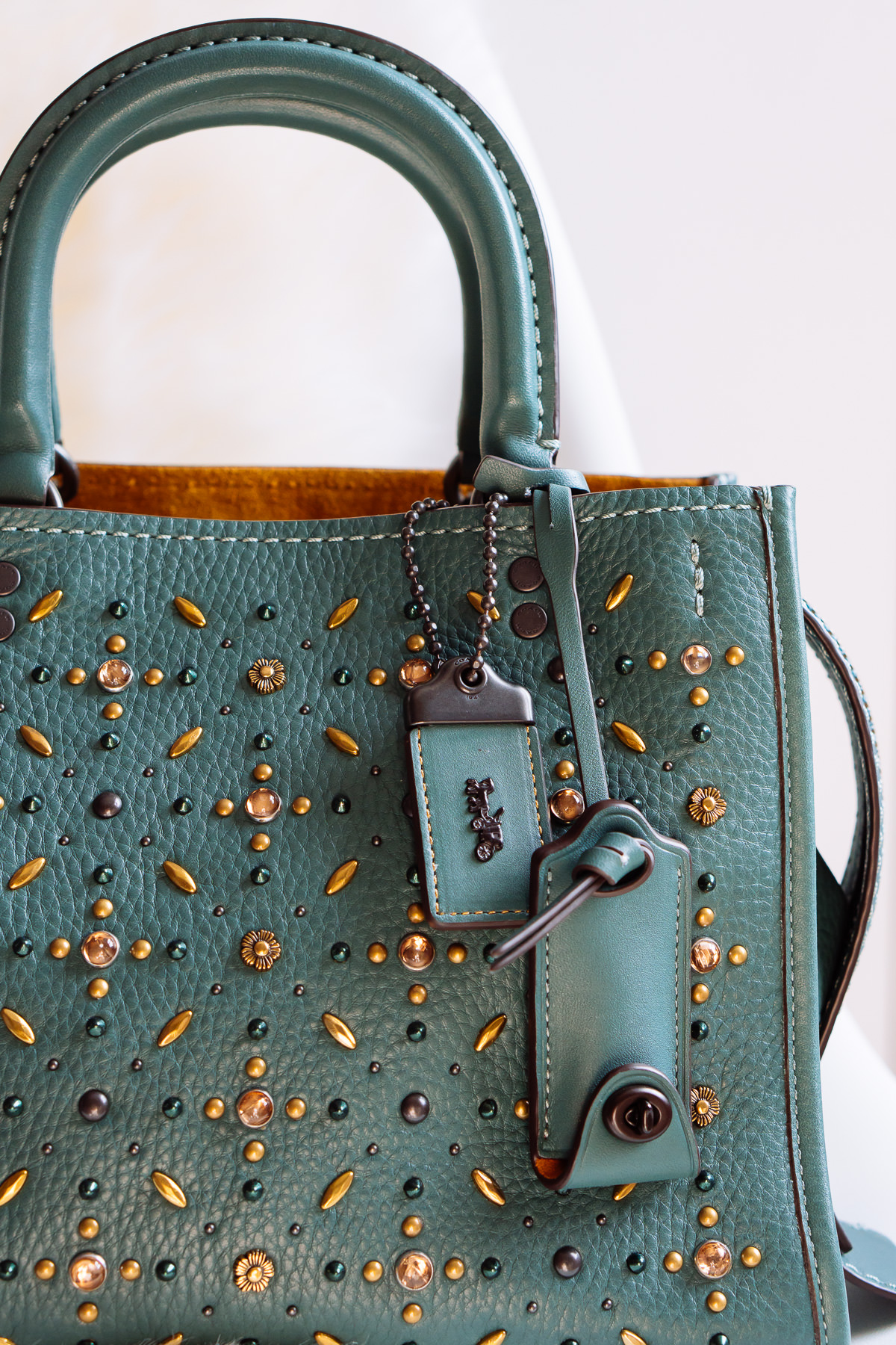 Coach Rogue 6