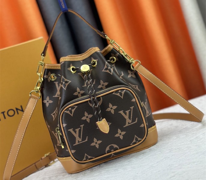 Louis Vuitton Reissue Autres Cuirs Monogram Noe Cargo
