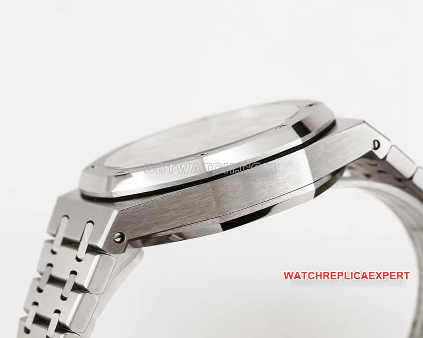 Audemars PiguetRoyal Oaktop-tier replica blue plaid plate tourbillon26530PTside live photo
