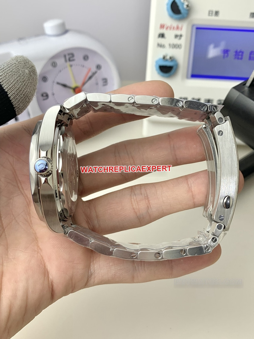 VS FactoryOmegaSeamastertop-tier replica blue gradient disk 210.30.42.20.03.003side live photo