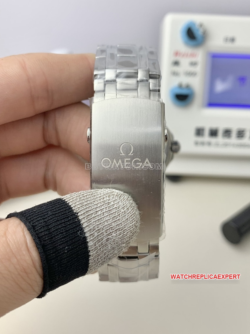 VS FactoryOmegaSeamastertop-tier replica blue gradient disk 210.30.42.20.03.003braceletlive photos