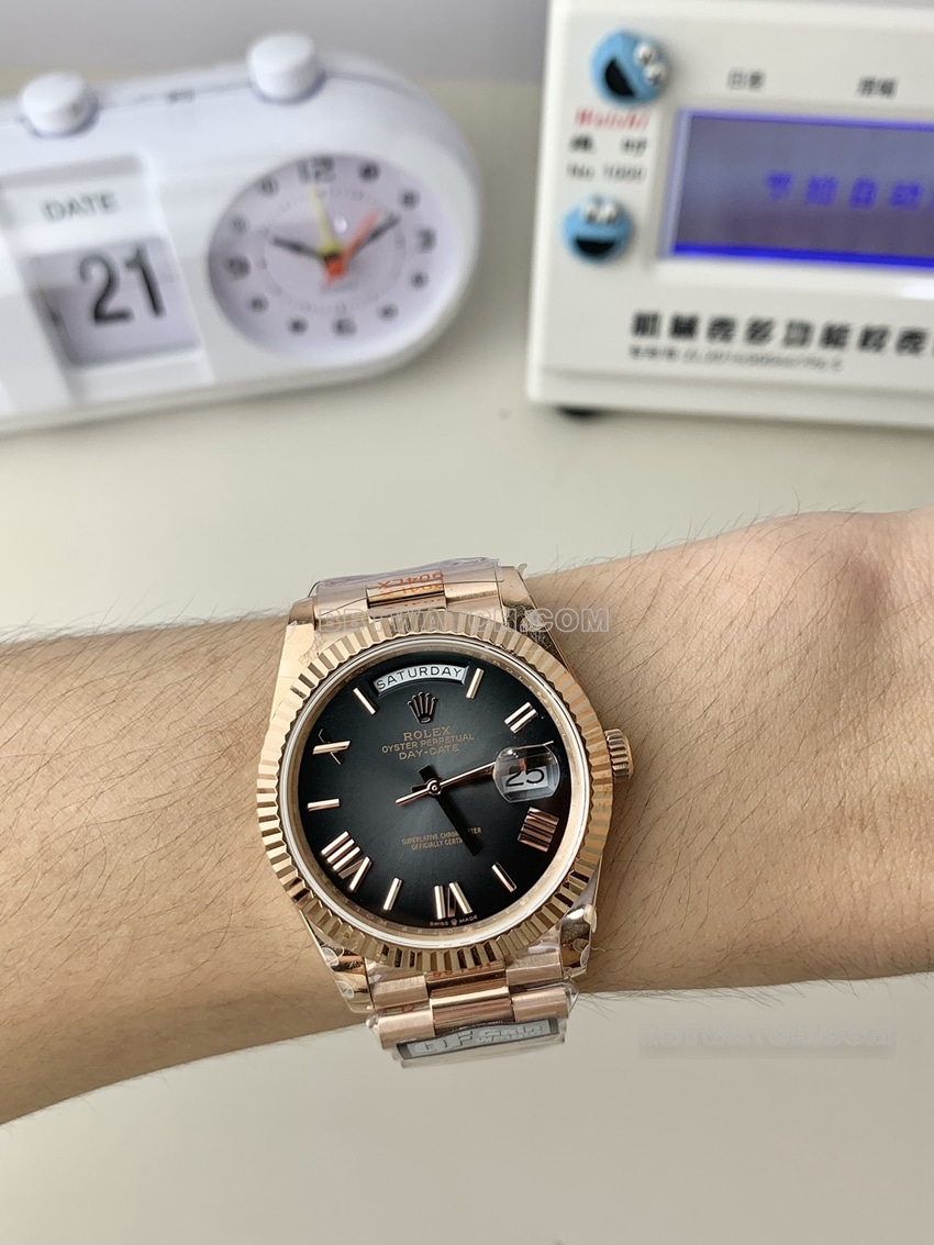 QF factory RolexDay-Date type 1:1super clone gradient slate gray plate m228235-0055 wearing live photos