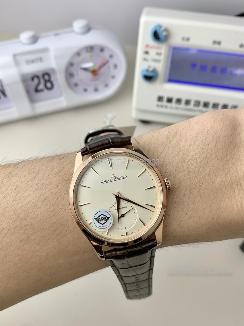 APS factory Jaeger-LeCoultre master 1:1top-tier replica eggshell yellow plate 1212510 wearing live photos