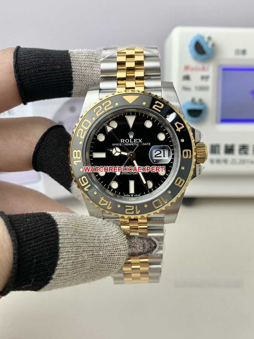 Factory C RolexGMT-Mastertop-tier replicablack dial gold 126713front live photo