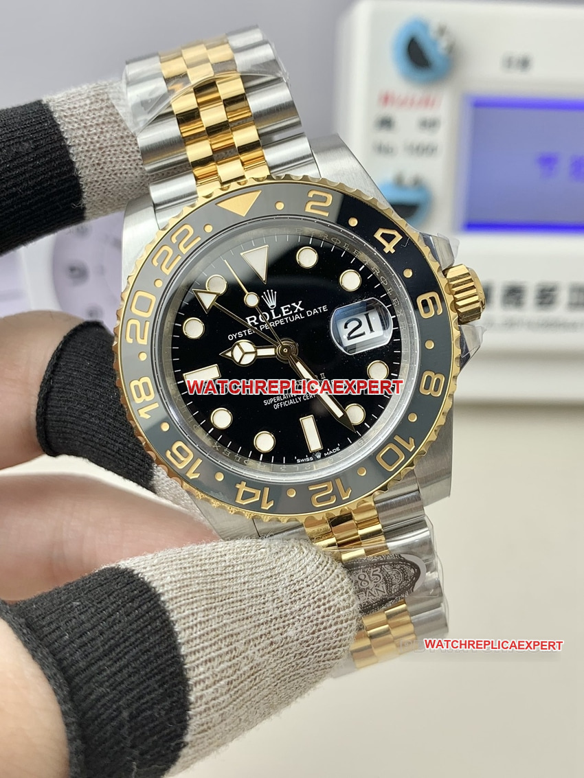 Factory C RolexGMT-Mastertop-tier replicablack dial gold 126713front live photo