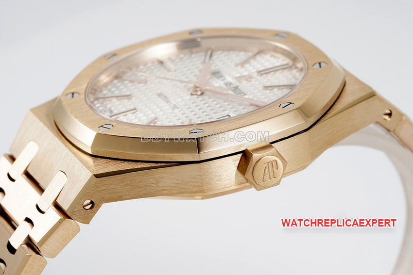 ZF FactoryAudemars PiguetRoyal Oaktop-tier 1:1super clone silver white dialrose gold15400ORside live photo