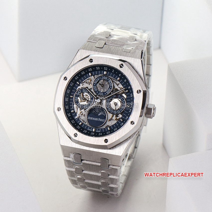 Audemars PiguetRoyal Oaksuper clone hollow plate steel bracelet front live photo