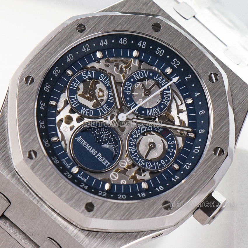 Audemars PiguetRoyal Oaksuper clone hollow plate steel bracelet front live photo