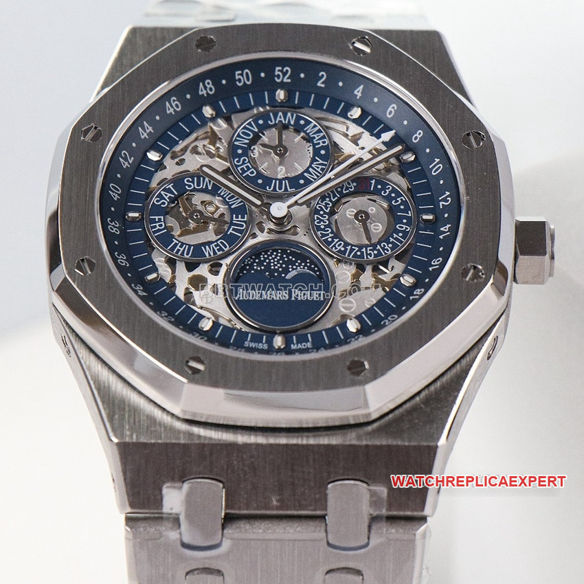 Audemars PiguetRoyal Oaksuper clone hollow plate steel bracelet front live photo