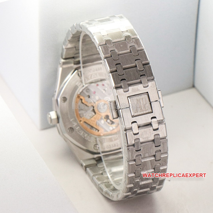 Audemars PiguetRoyal Oaksuper clone hollow plate steel bracelet style braceletlive photos