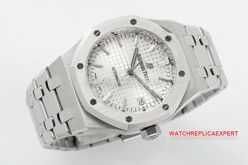 ZFAudemars PiguetRoyal Oak1:1super clonesilver dial15450STfront live photo